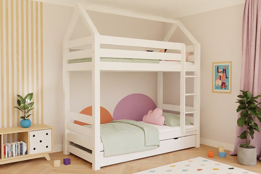 Lit superposé cabane blanc avec échelle, devant un mur décoré d'arches