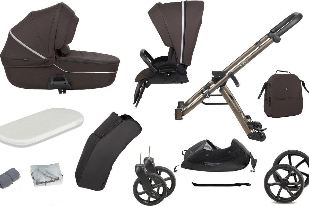 Éléments d'une poussette 2 en 1 marron : nacelle, siège, châssis, sac et accessoires