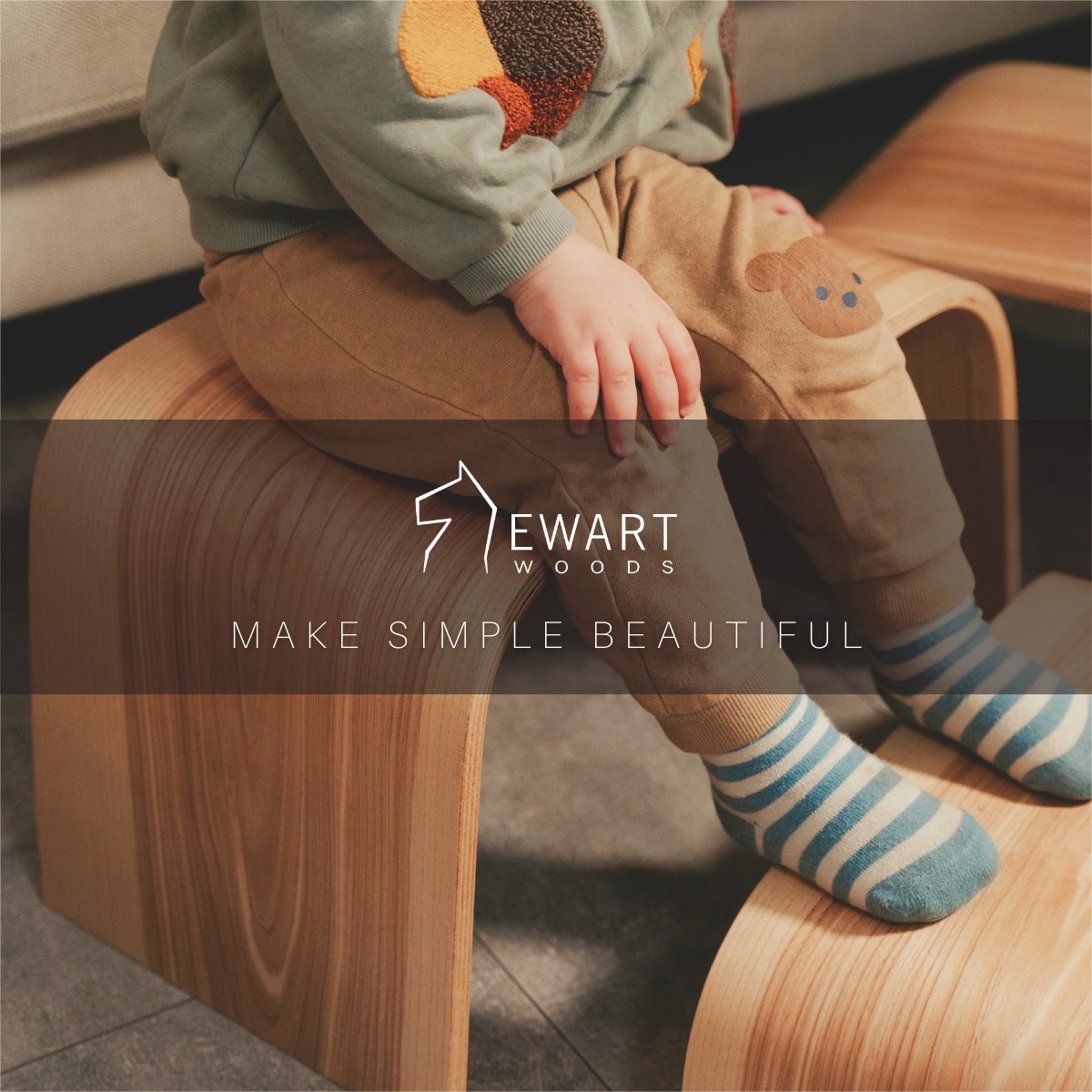 Drewniane stołki-schodki Ewart Woods – widok 2