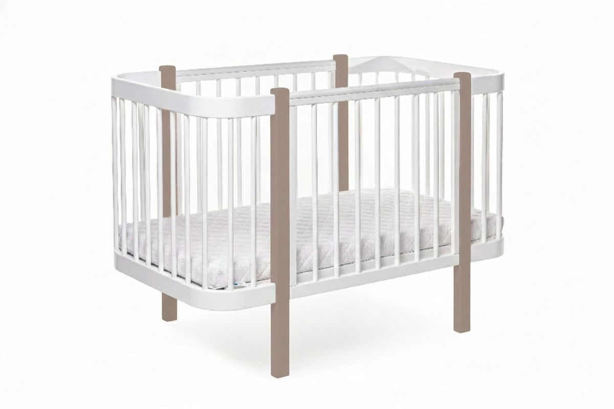 Lit bébé évolutif KOTTO Elin avec matelas, cappuccino et blanc