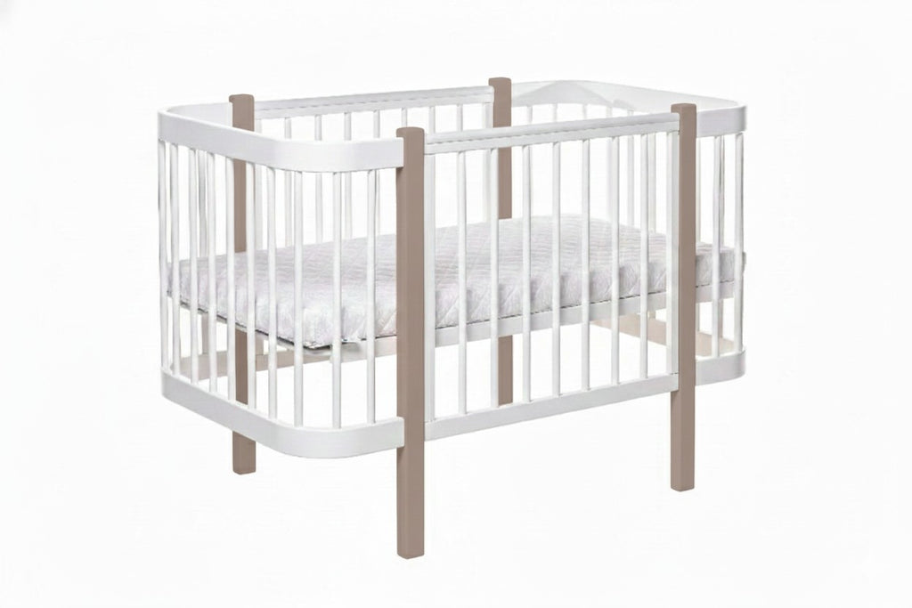 Lit bébé évolutif KOTTO Elin avec matelas, cappuccino et blanc