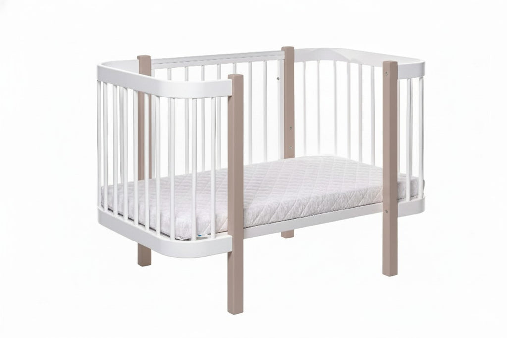 Lit bébé évolutif KOTTO Elin avec matelas, cappuccino et blanc