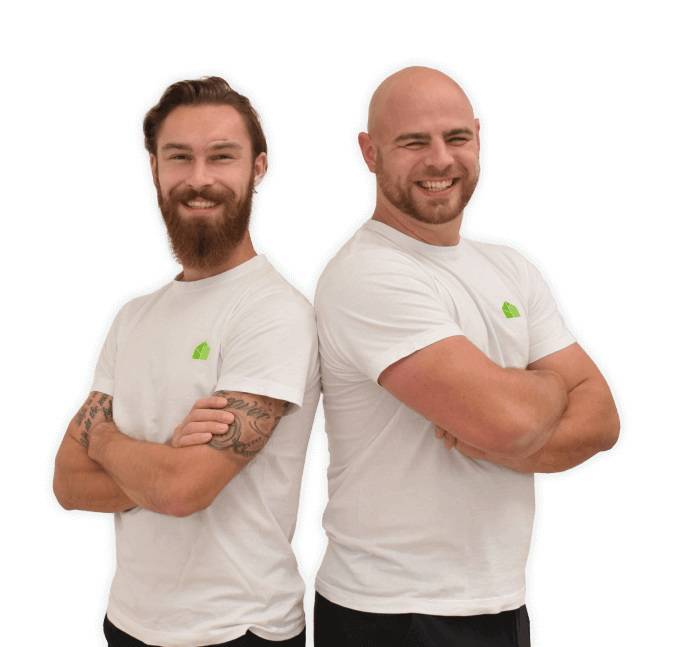 Petr et Michal Pomp, frères et fondateurs de Benlemi, côte à côte en t-shirt Benlemi