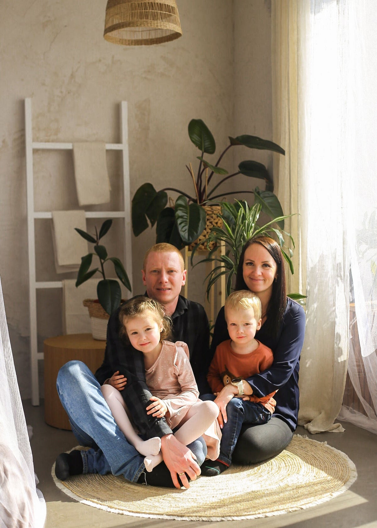 La famille fondatrice de BusyBunnyToys avec ses deux enfants