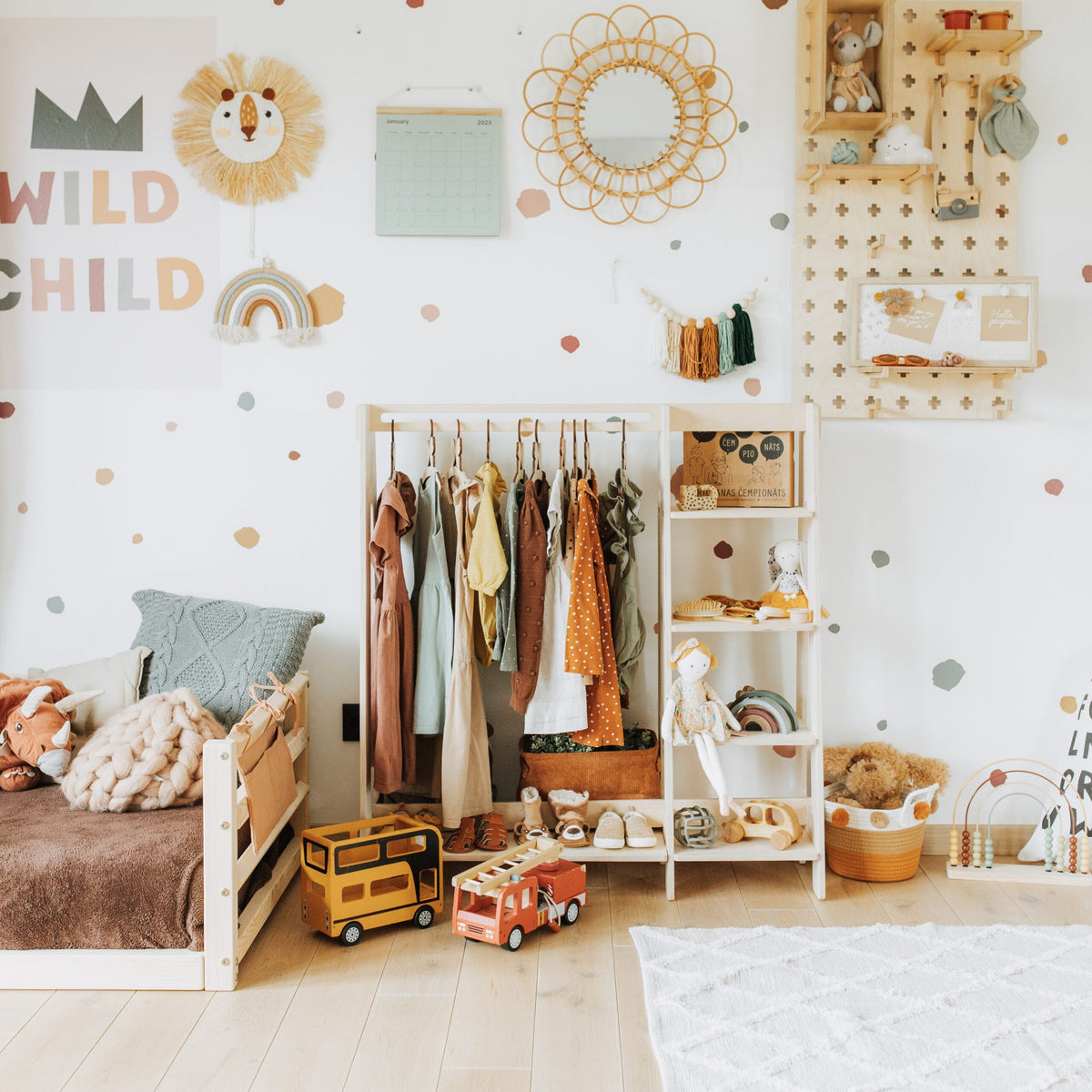 Appendiabiti per bambini con ripiani Montessori House Bed