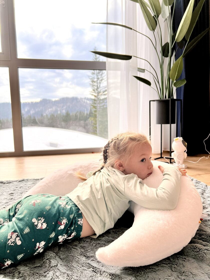 Coussin lune géant en fausse fourrure Kai aš mažas buvau – vue 7