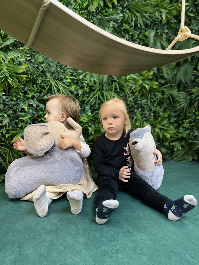 Peluche cojín lobo gris Kai aš mažas buvau – vista 2