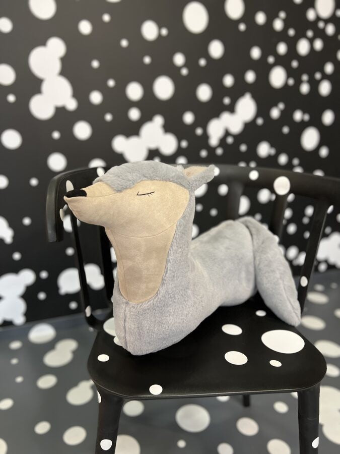 Peluche cojín lobo gris Kai aš mažas buvau – vista 6