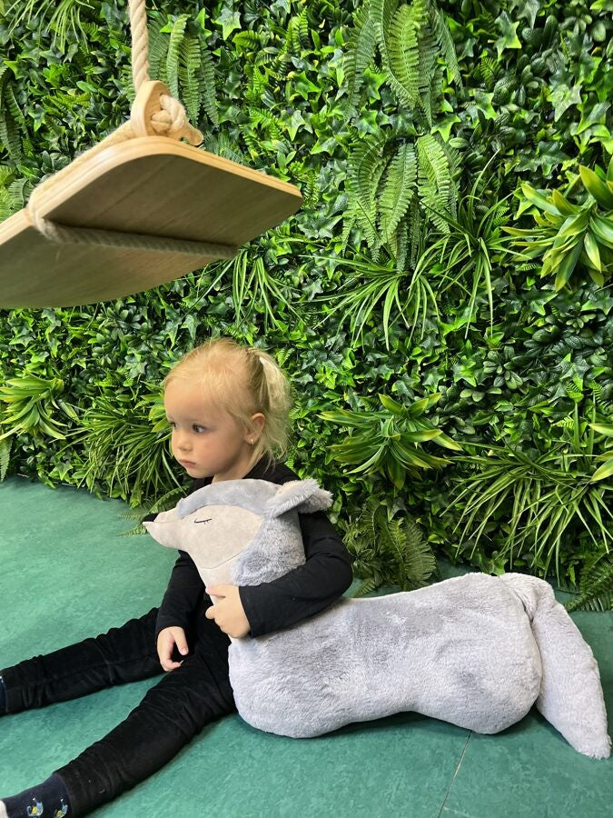 Peluche cojín lobo gris Kai aš mažas buvau – vista 4