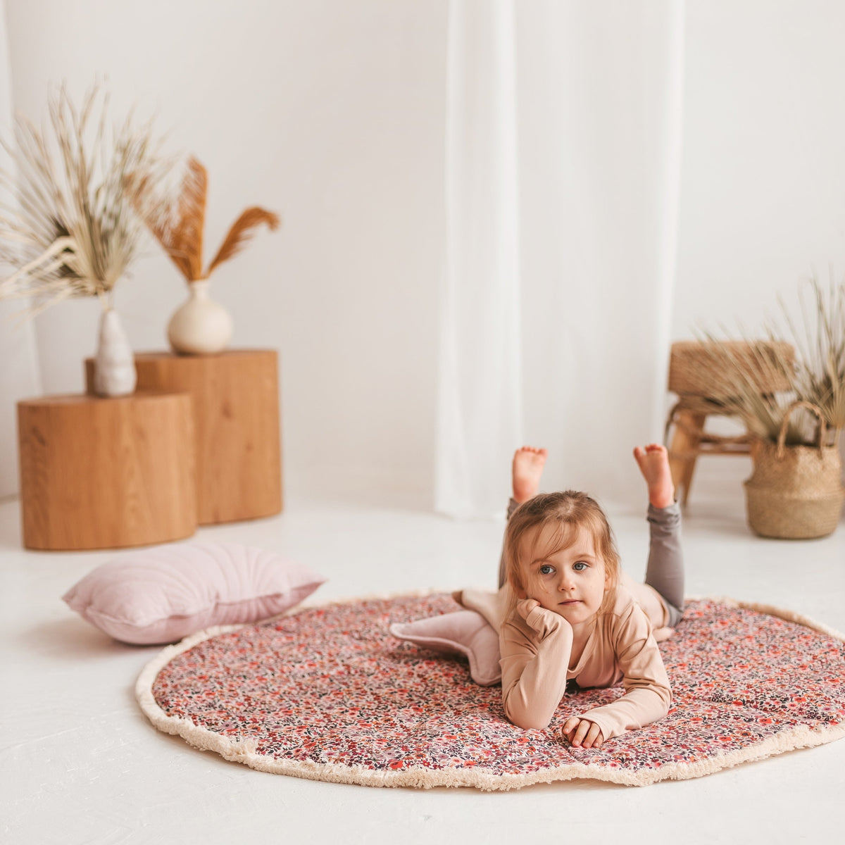 Alfombra redonda con flecos rosa floral Minicamp – vista 3
