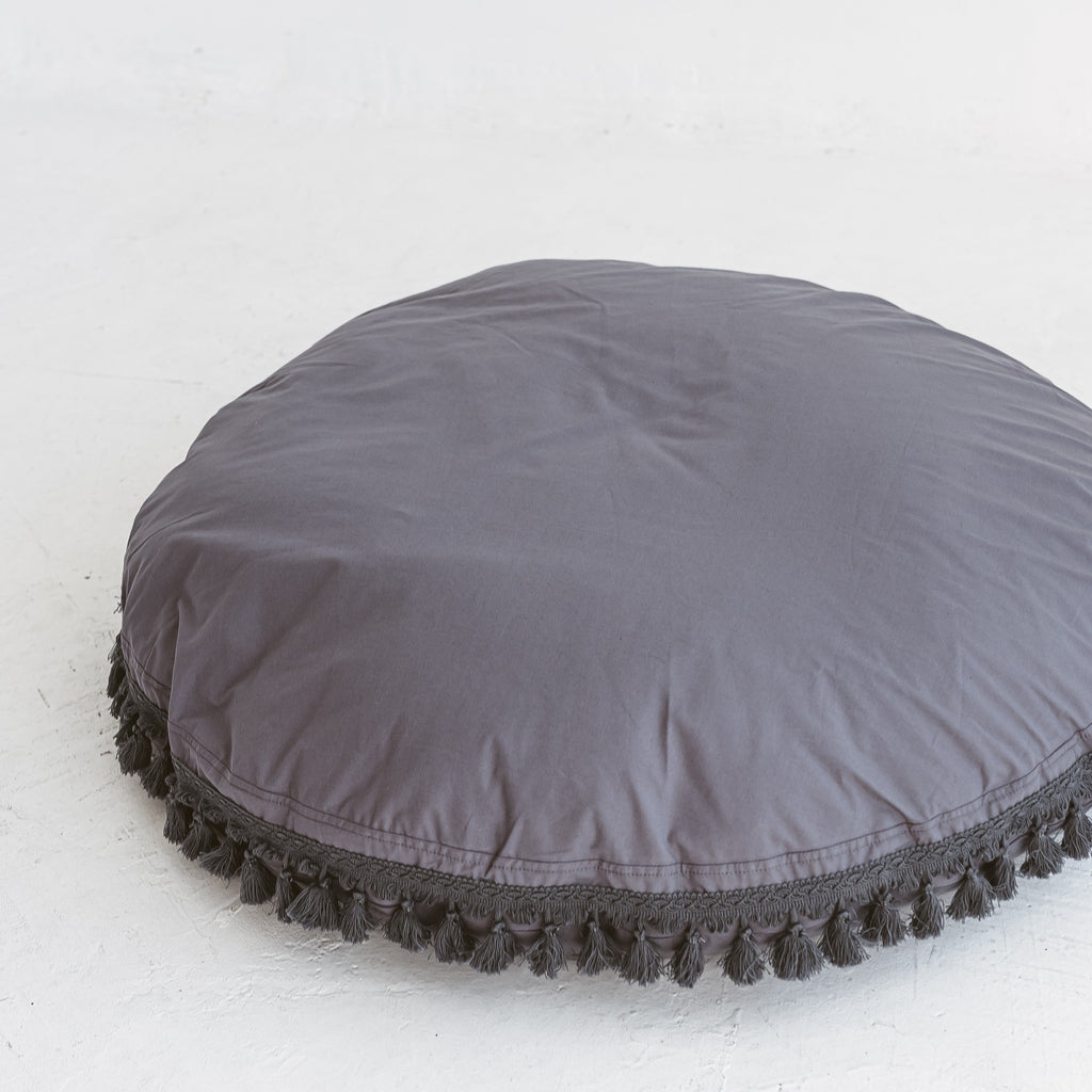 Coussin de sol à glands gris Minicamp – vue 7
