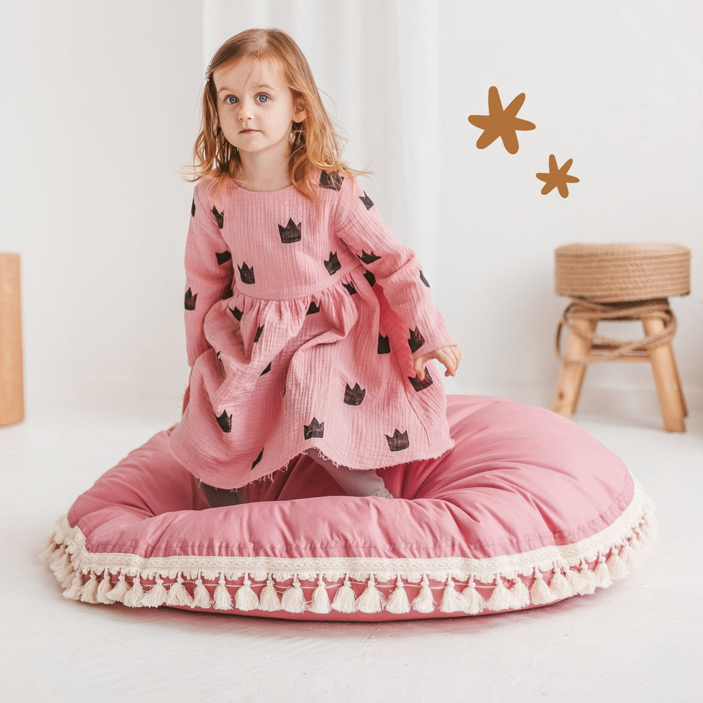 Coussin de sol à glands rose Minicamp – vue 3