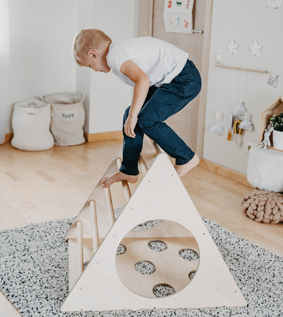 Triangle d'escalade Montessori 3 angles Montessori House Bed – vue 7