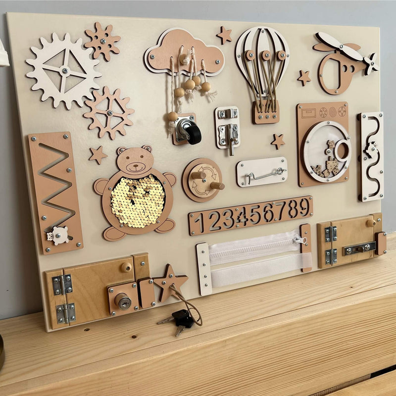 Busy board Montessori à portes BusyBunnyToys, 40×60 cm