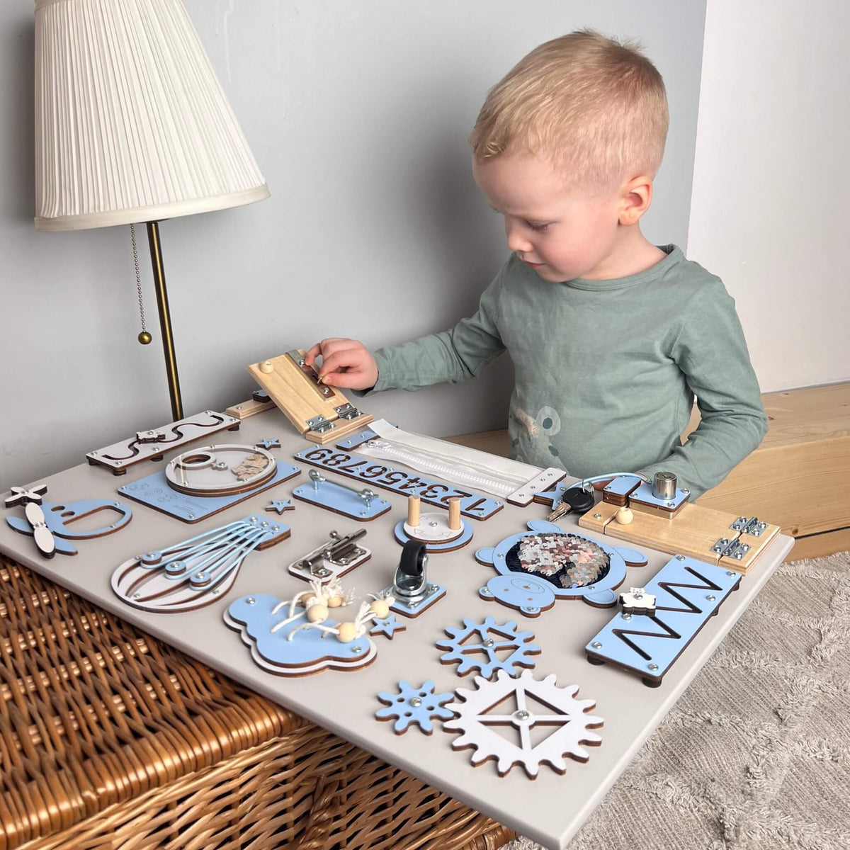 Tablica manipulacyjna Montessori z drzwiczkami 40×60 cm BusyBunnyToys – widok 4