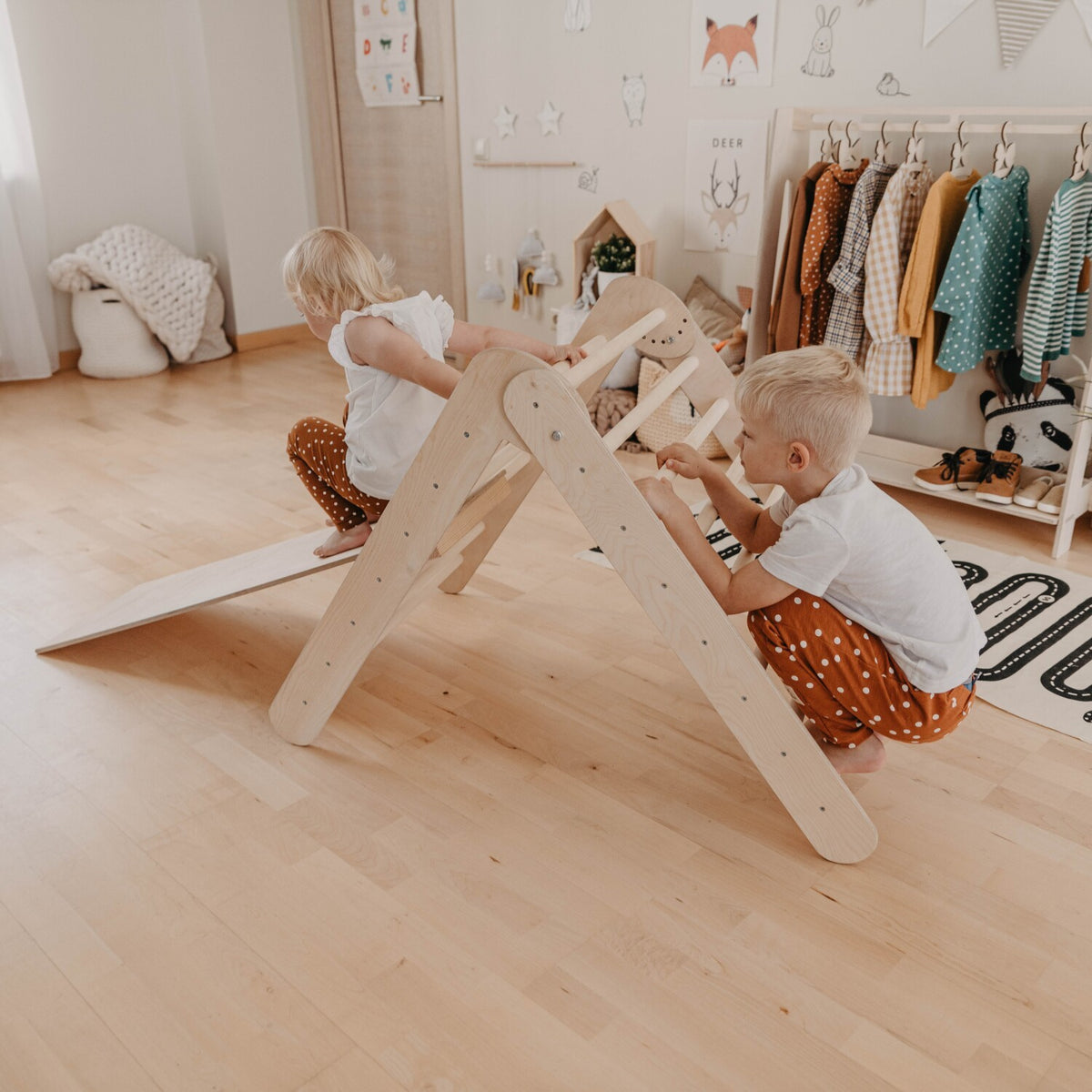 Pikler-driehoek met glijplank Montessori House Bed – weergave 4