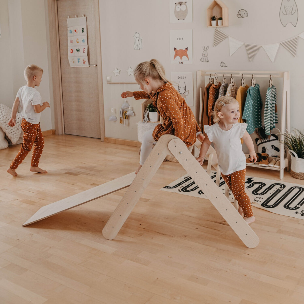 Pikler-driehoek met glijplank Montessori House Bed – weergave 5