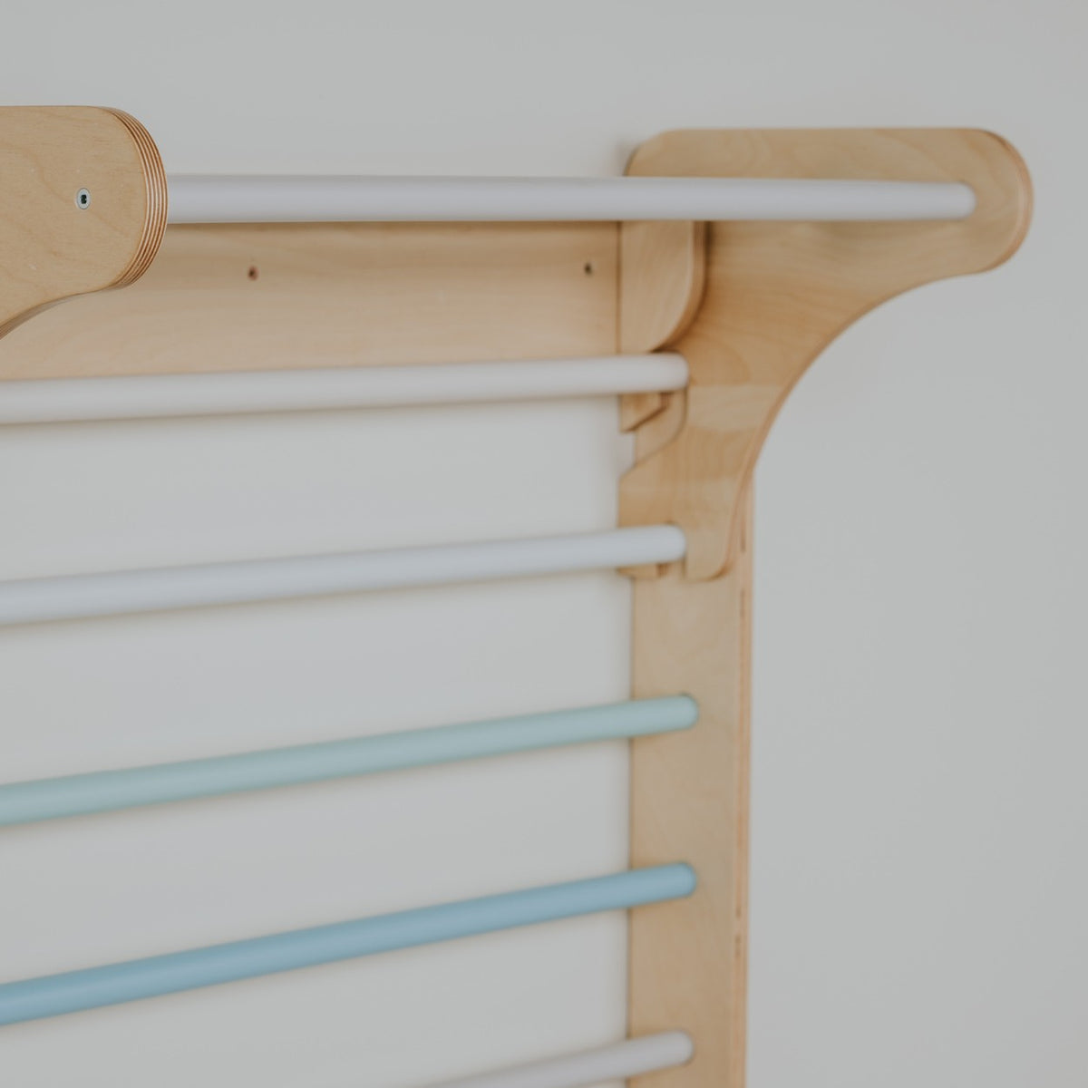 Triangle de Pikler avec espalier pastel leg&go – vue 4