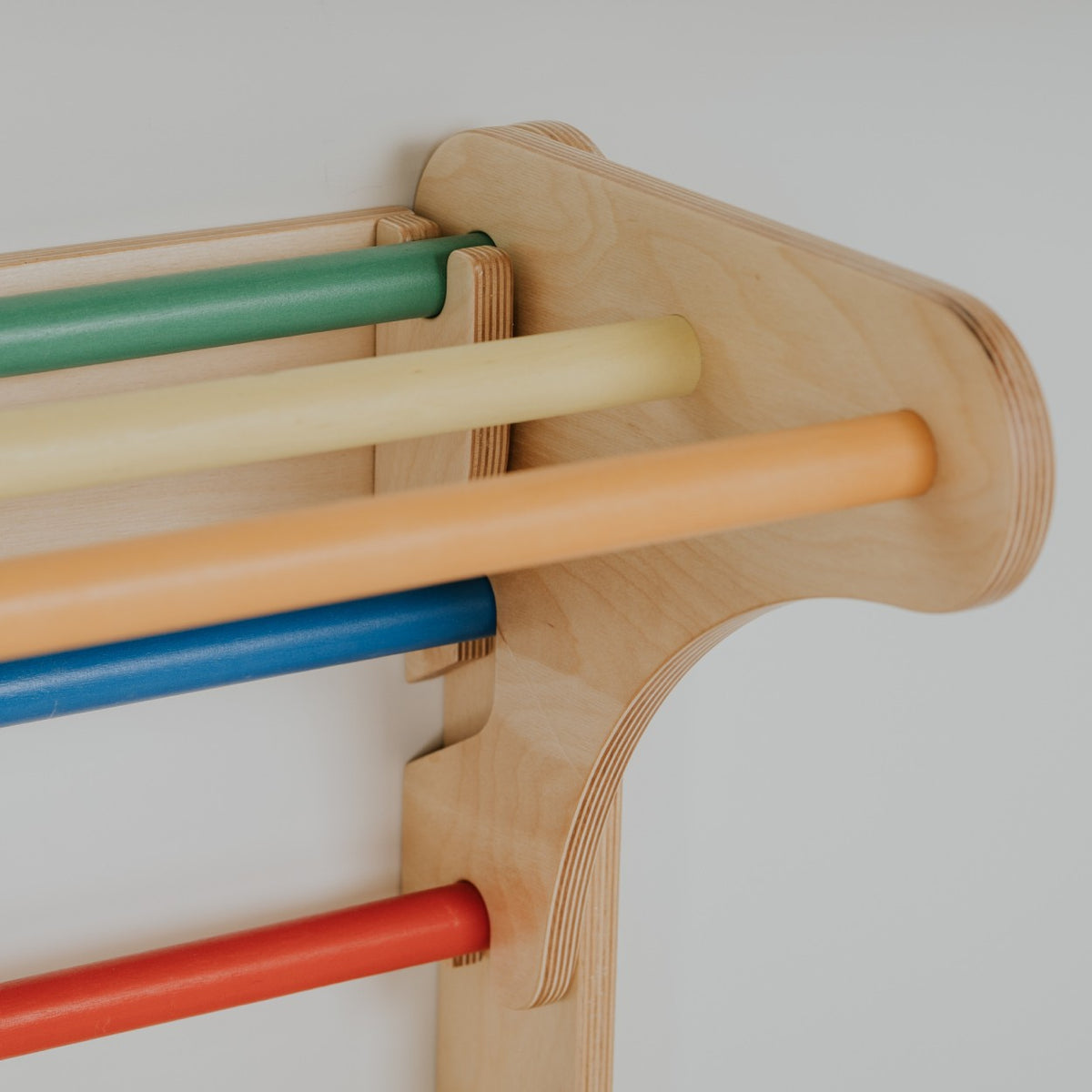 Triangle de Pikler avec espalier arc-en-ciel leg&go – vue 5