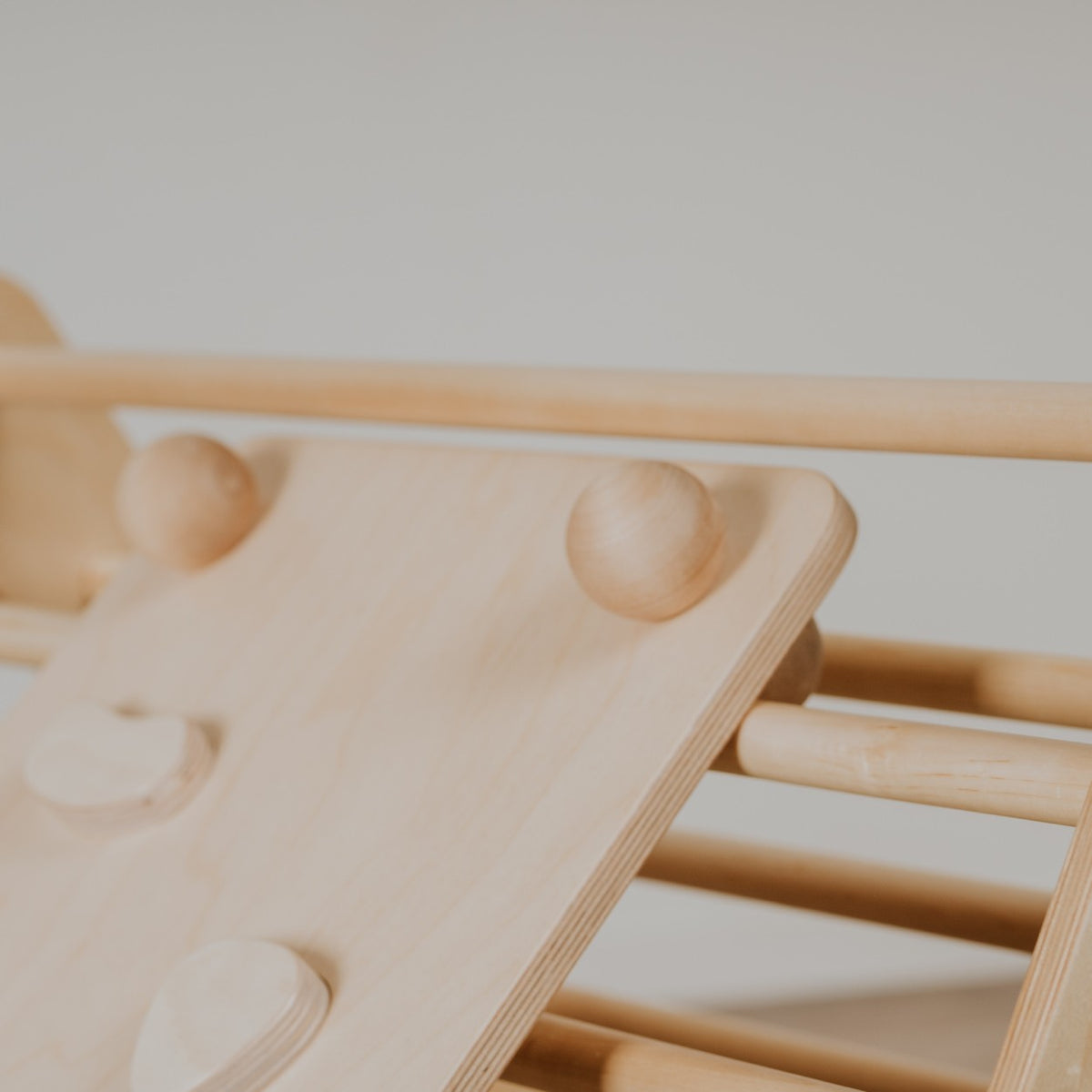 Rampe d'escalade pour triangle de Pikler leg&go – vue 3