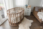 Lit bébé rond évolutif KOTTO Olin avec matelas, cappuccino