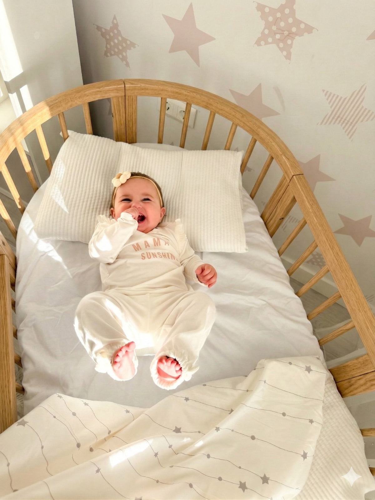 Lit bébé rond évolutif KOTTO Olin avec matelas, naturel