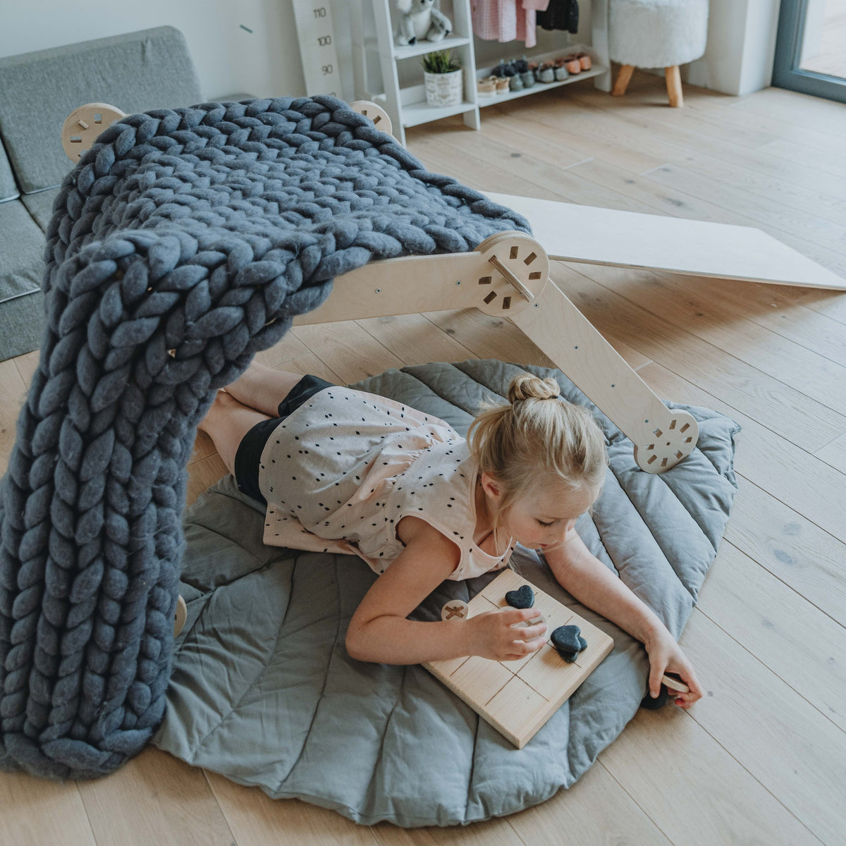 Structure d'escalade avec rampe Montessori House Bed – vue 2