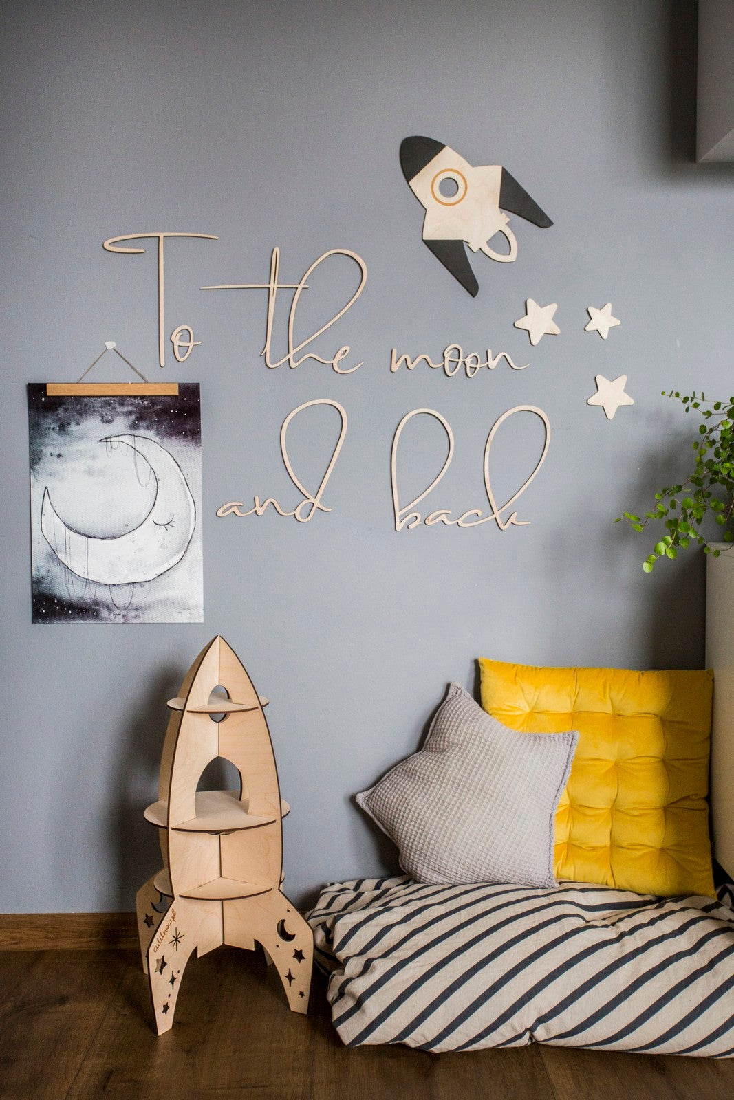 Wandschriftzug To The Moon And Back Cut It Now – Ansicht 2